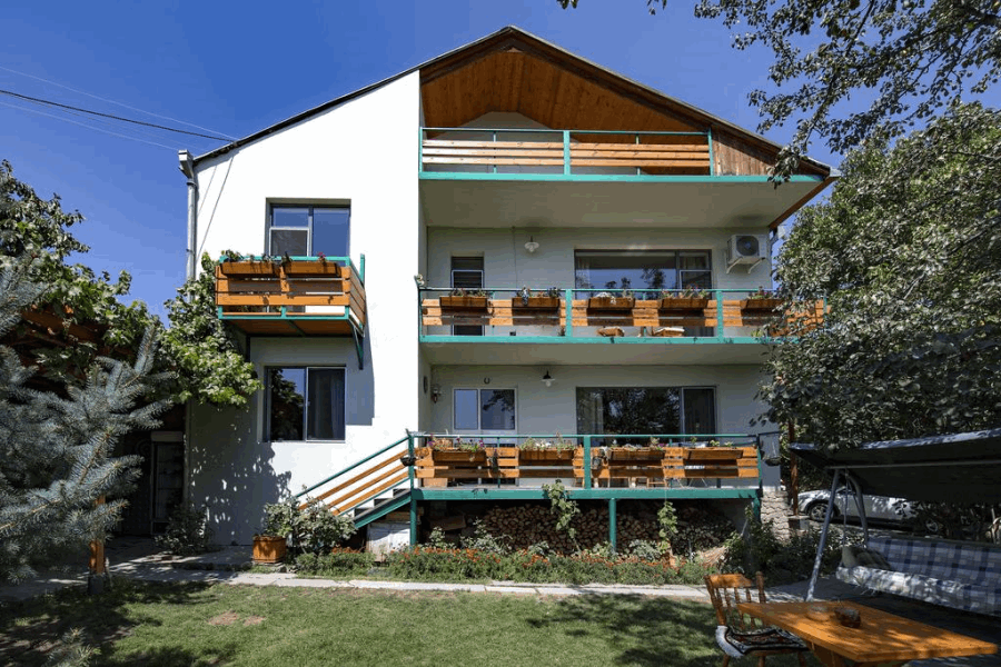 - HOTELS IN REGIONS YEGHEGNADZOR ``GREEN STONE BOUTIQUE HOTEL``